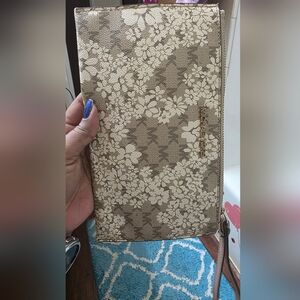 Michael Kors Big Wrislet Floral Gold Clutch (Project)